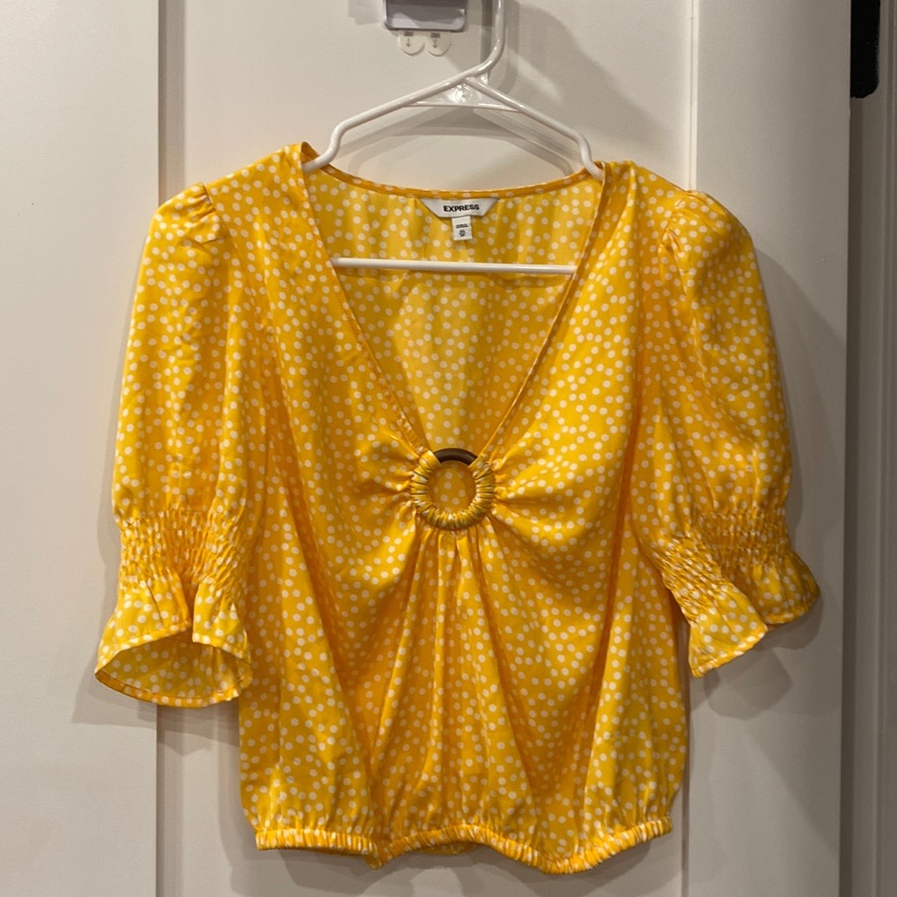 Express Size XS Yellow Polka Dot Short Sleeve V-Neck Crop